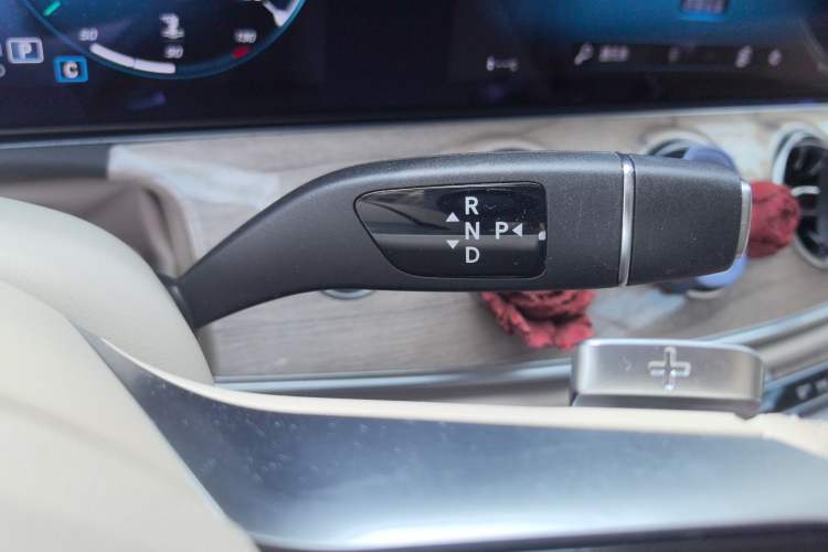 Used Mercedes-Benz E-Class 2023 E 260 Convertible Coupe Gear Lever