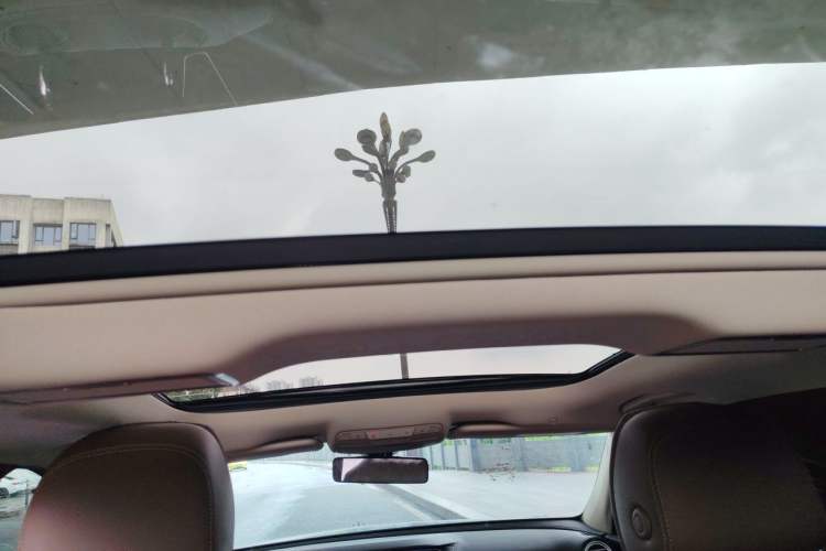 Used Mercedes-Benz E-Class 2023 Updated E 300 L Fashion Edition Headliner