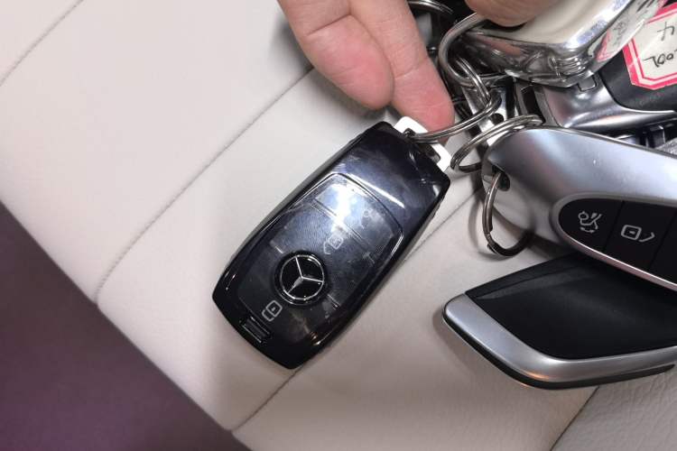 Used Mercedes-Benz E-Class 2023 E 260 Convertible Coupe Interior 1