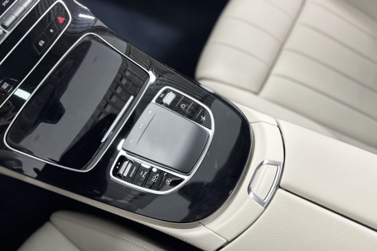 Used Mercedes-Benz E-Class 2023-Year Restyled E 260 Coupe Interior 1
