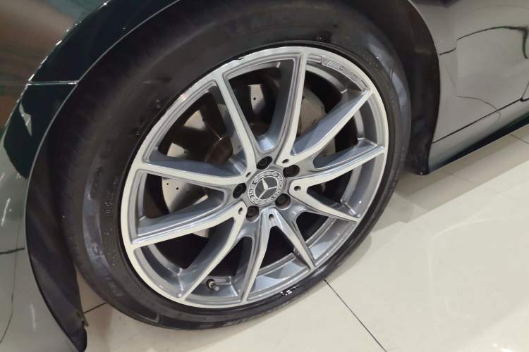 Used Mercedes-Benz E-Class 2023 E 260 Convertible Coupe Left Front Wheel Hub