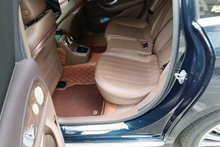 Used Mercedes-Benz E-Class 2023 Updated E 300 L Luxury Edition Left Rear Seat