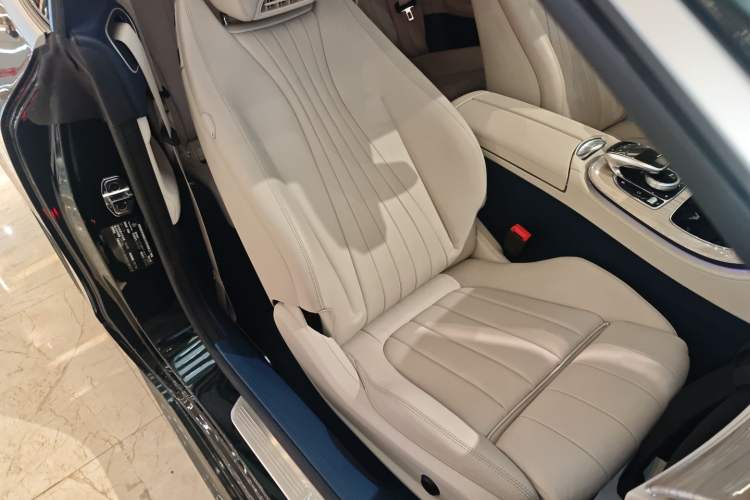 Used Mercedes-Benz E-Class 2023 Facelift E 260 4MATIC Convertible Coupe Right Front Seat