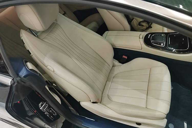 Used Mercedes-Benz E-Class 2023 E 260 Coupe Right Front Seat