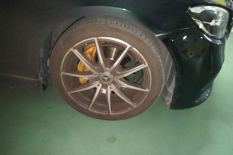 Used Mercedes-Benz E-Class 2023 E 260 Coupe Right Front Wheel Hub