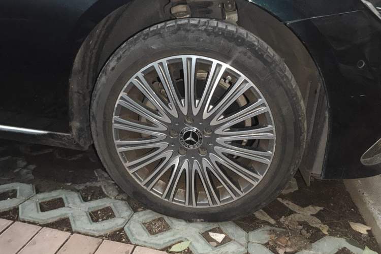 Used Mercedes-Benz E-Class 2023 E 300 L Luxury Model Right Front Wheel Hub