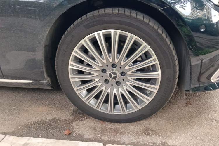 Used Mercedes-Benz E-Class 2023 Updated E 300 L Luxury Edition Right Front Wheel Hub