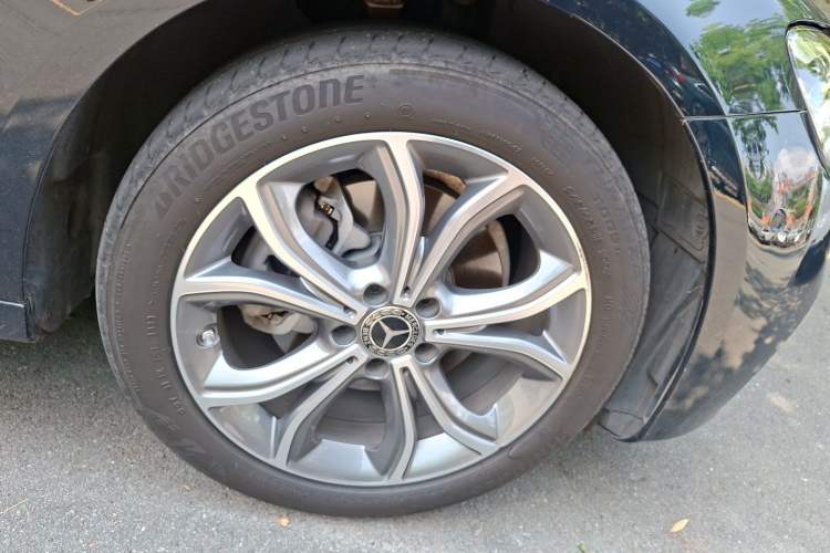 Used Mercedes-Benz E-Class 2023 E 300 L Sport Luxury Edition Right Front Wheel Hub