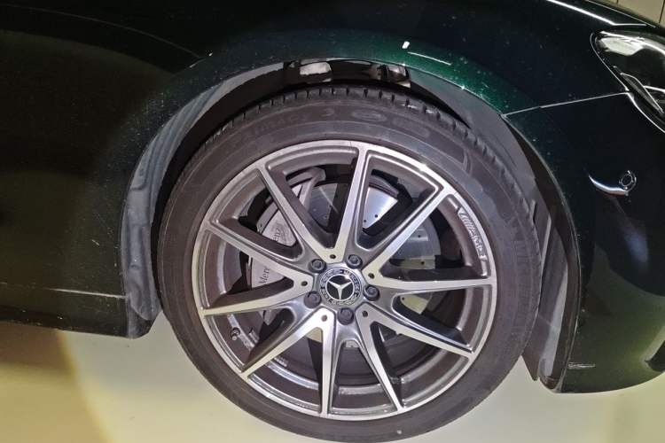 Used Mercedes-Benz E-Class 2023-Year Restyled E 260 Coupe Right Front Wheel Hub