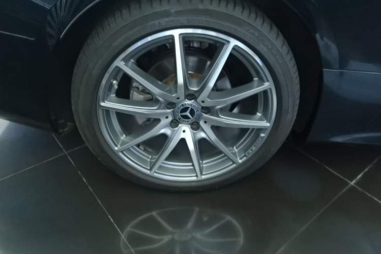 Used Mercedes-Benz E-Class 2023 E 260 Coupe Right Rear Wheel Hub