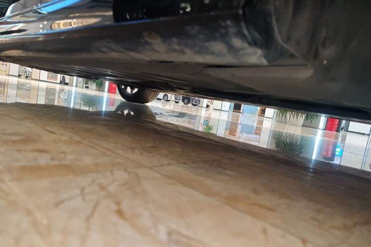 Used Mercedes-Benz E-Class 2023 Facelift E 260 4MATIC Convertible Coupe Right Side Sill