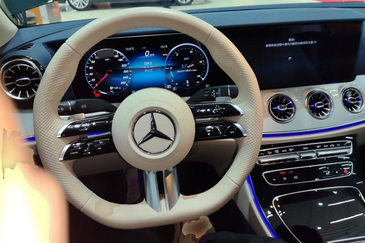 Used Mercedes-Benz E-Class 2023 E 260 Convertible Coupe Steering Wheel