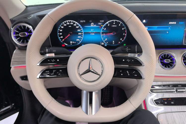 Used Mercedes-Benz E-Class 2023 E 260 Convertible Coupe Steering Wheel