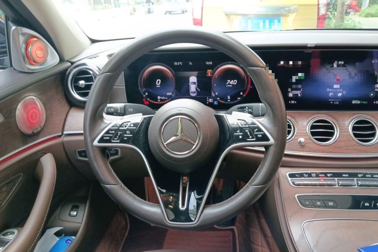 Used Mercedes-Benz E-Class 2023 Updated E 300 L Luxury Edition Steering Wheel
