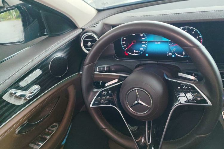 Used Mercedes-Benz E-Class 2023 Updated E 300 L Fashion Edition Steering Wheel