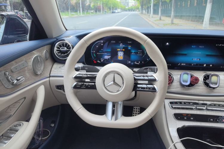 Used Mercedes-Benz E-Class 2023 E 260 Convertible Coupe Steering Wheel