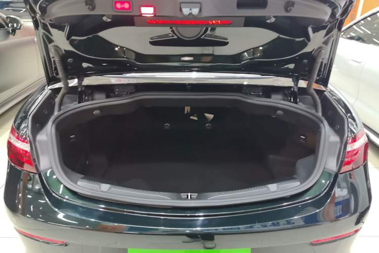 Used Mercedes-Benz E-Class 2023 E 260 Convertible Coupe Trunk