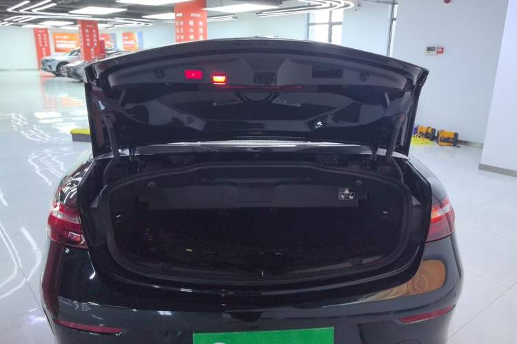 Used Mercedes-Benz E-Class 2023 E 260 Convertible Coupe Trunk