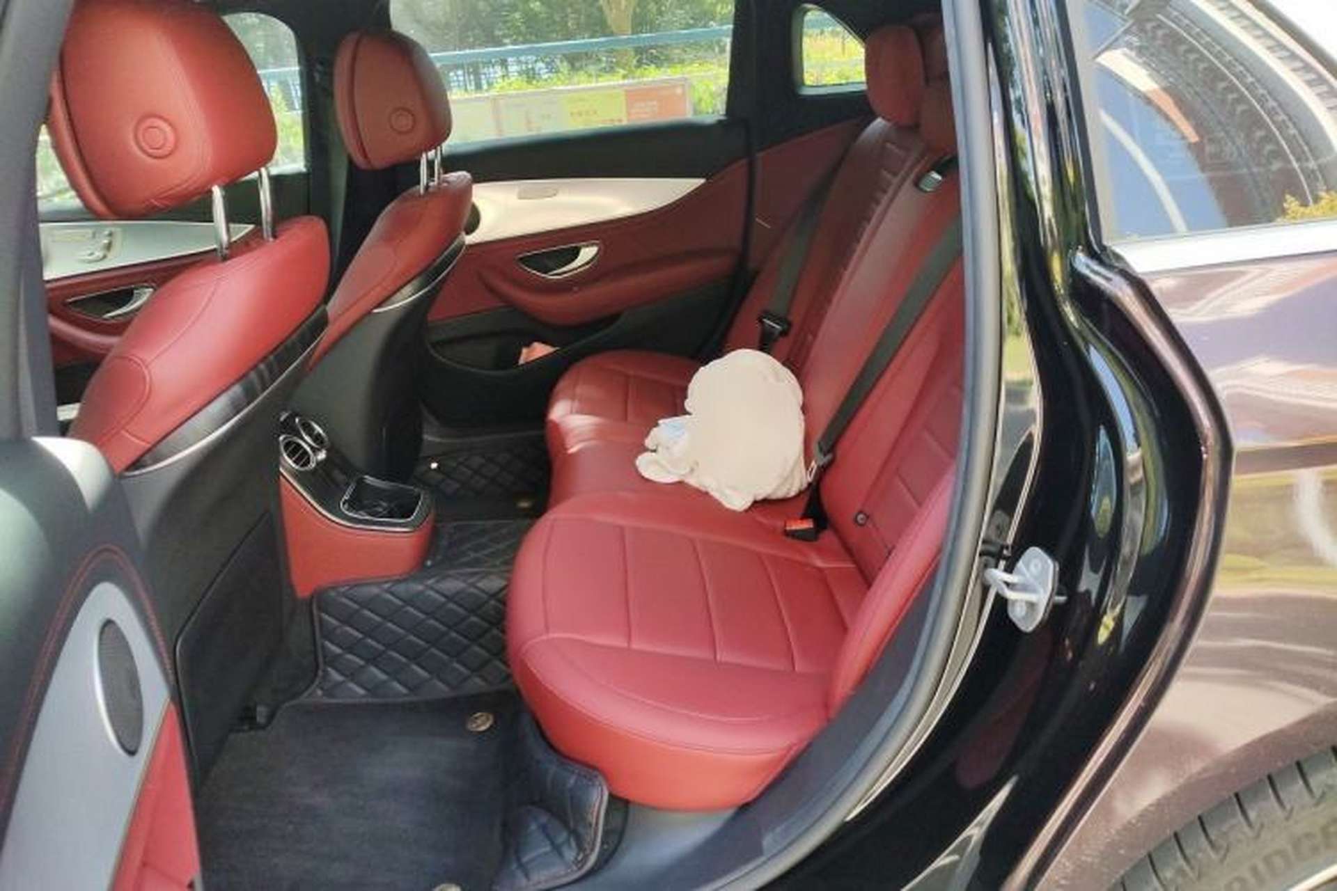 Used Mercedes-Benz E-Class 2023 Restyled E 300 L Sporty and Stylish Edition Left Rear Seat