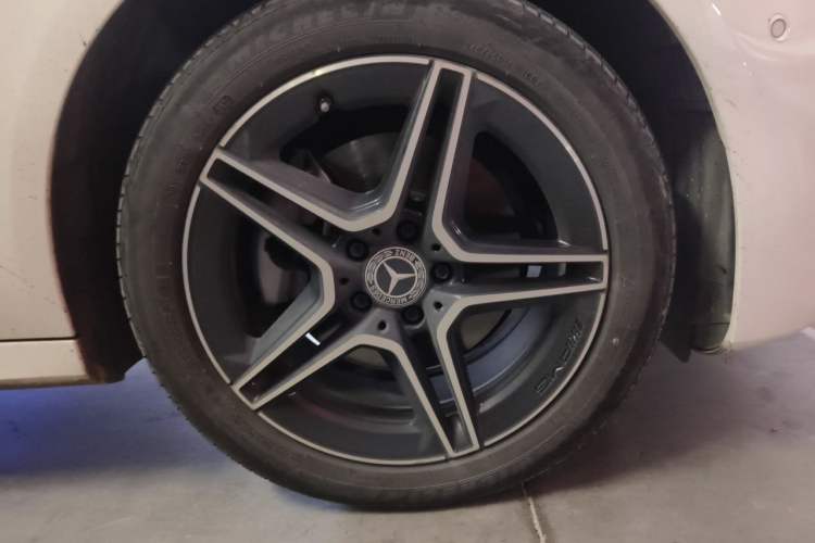 Used Mercedes-Benz E-Class 2023 E 260 Stylish Sports Edition Right Front Wheel Hub