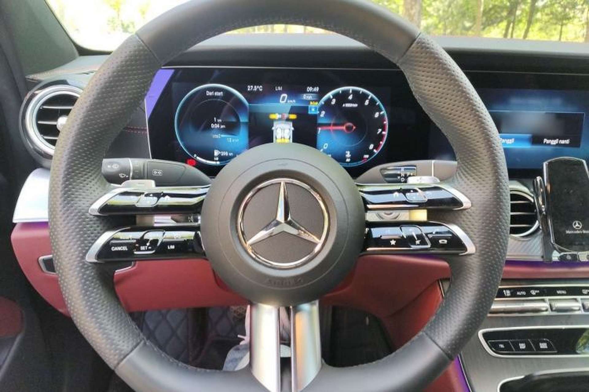 Used Mercedes-Benz E-Class 2023 Restyled E 300 L Sporty and Stylish Edition Steering Wheel