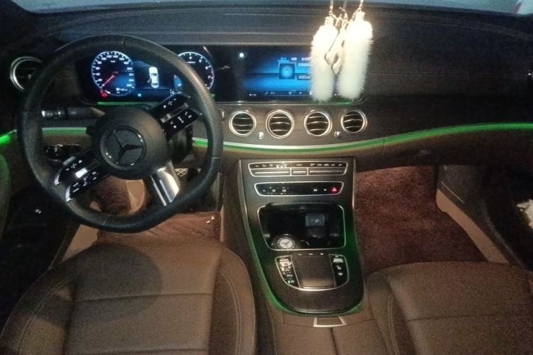 Used Mercedes-Benz E-Class 2023 E 300 L Sport Luxury Edition Center Console