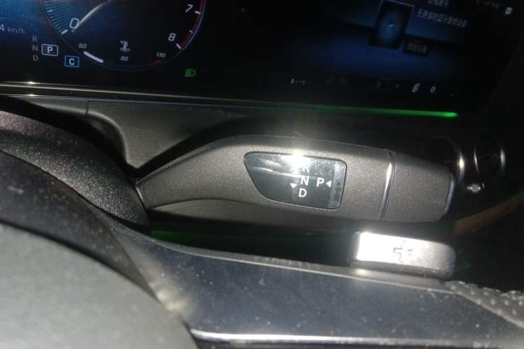 Used Mercedes-Benz E-Class 2023 E 300 L Sport Luxury Edition Gear Lever