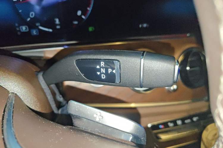 Used Mercedes-Benz E-Class 2023 Updated E 300 L Fashion Edition Gear Lever