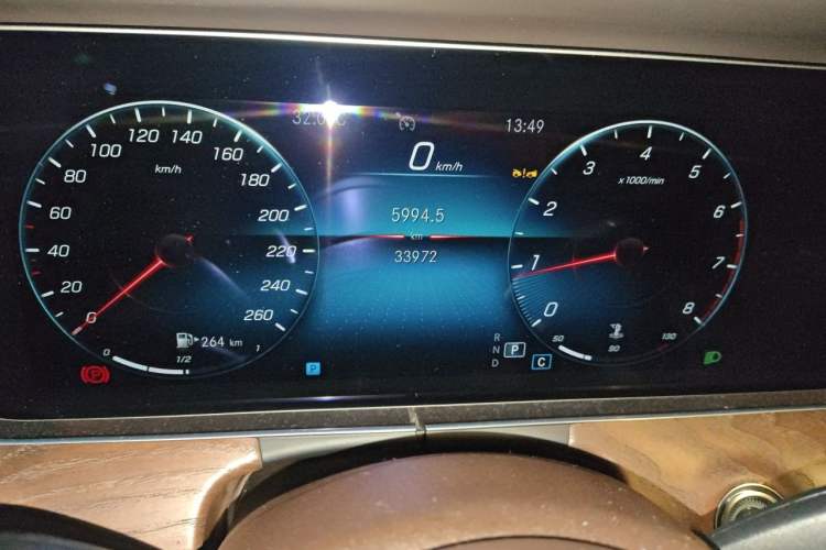 Used Mercedes-Benz E-Class 2023 Updated E 300 L Fashion Edition Odometer Close Up