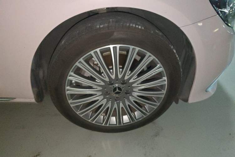 Used Mercedes-Benz E-Class 2023 Updated E 300 L Fashion Edition Right Front Wheel Hub