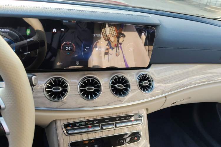 Used Mercedes-Benz E-Class 2023 E 260 Coupe Audio And AC Panel
