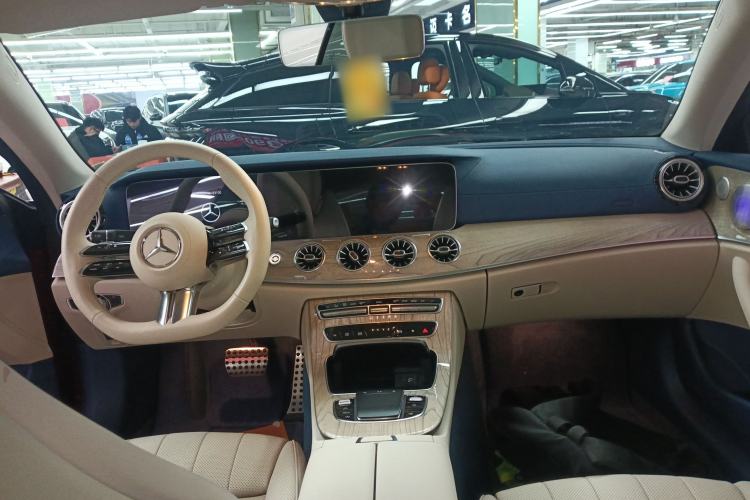 Used Mercedes-Benz E-Class 2023 E 260 Coupe Center Console