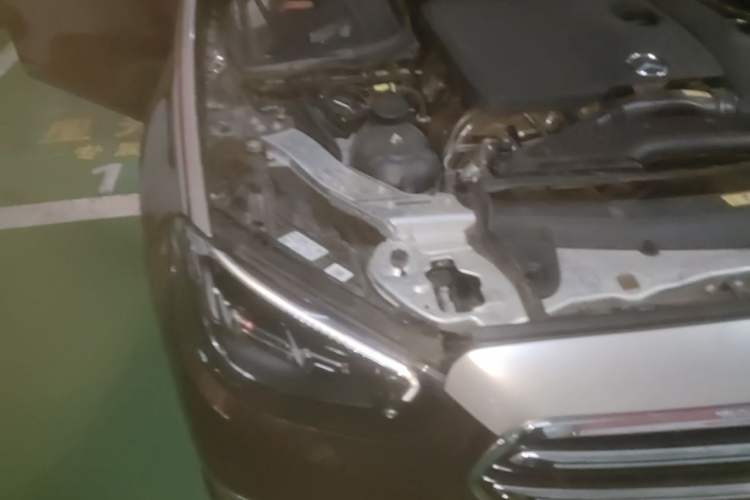 Used Mercedes-Benz E-Class 2023 E 300 L Luxury Model Engine Bay Right