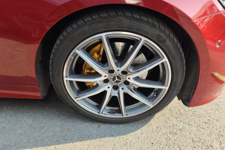 Used Mercedes-Benz E-Class 2023 E 260 Coupe Right Front Wheel Hub