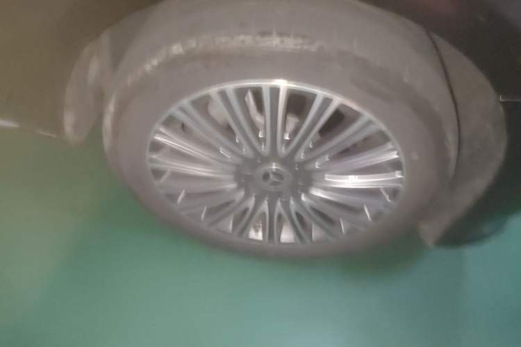 Used Mercedes-Benz E-Class 2023 E 300 L Luxury Model Right Front Wheel Hub
