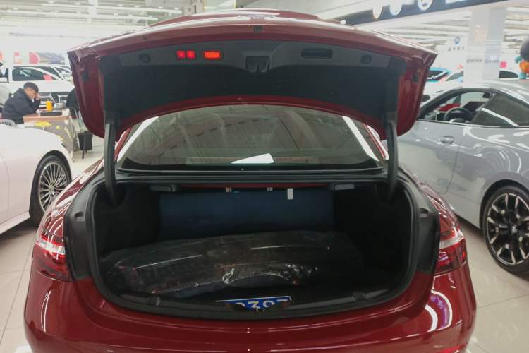 Used Mercedes-Benz E-Class 2023 E 260 Coupe Trunk