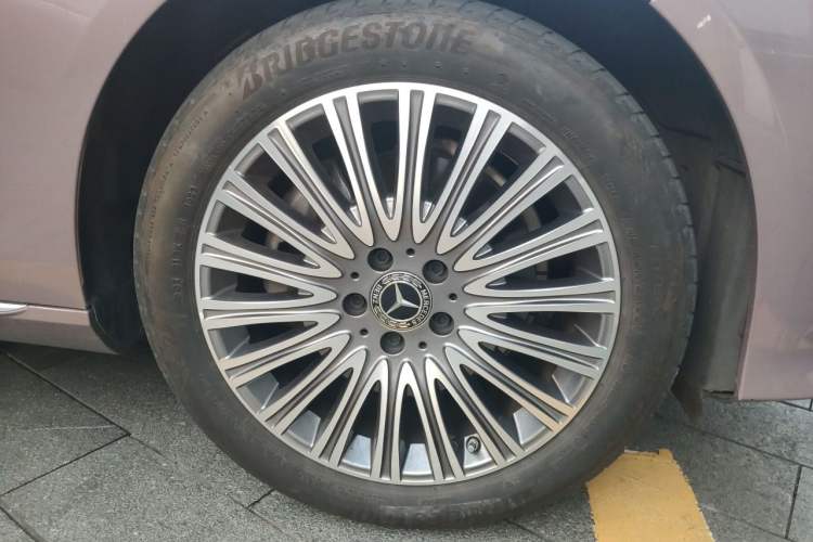 Used Mercedes-Benz E-Class 2023 Updated E 300 L Fashion Edition Right Front Wheel Hub