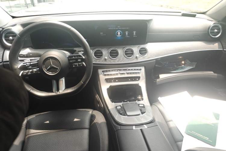 Used Mercedes-Benz E-Class 2023 E 300 L Sport Luxury Edition Center Console