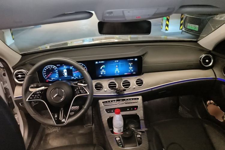 Used Mercedes-Benz E-Class 2023 Updated E 300 L Fashion Edition Center Console
