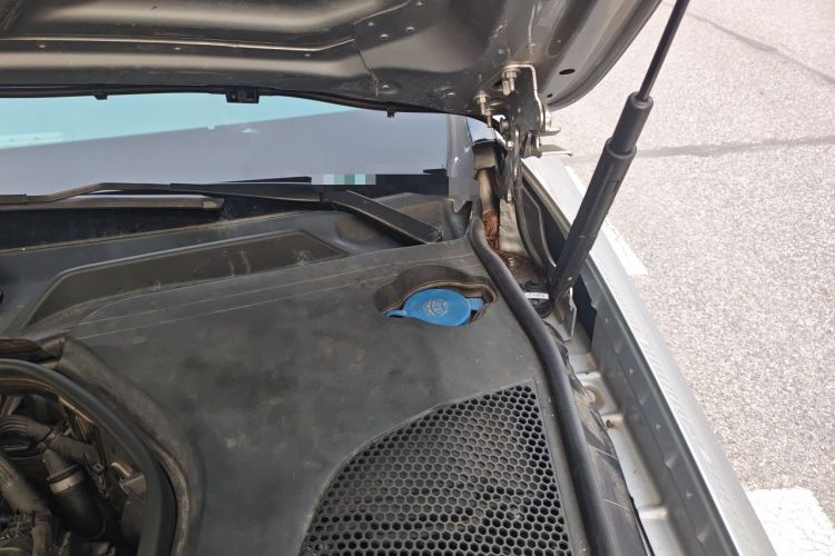 Used Mercedes-Benz E-Class 2023 E 300 Luxury Sport Edition Engine Bay Left