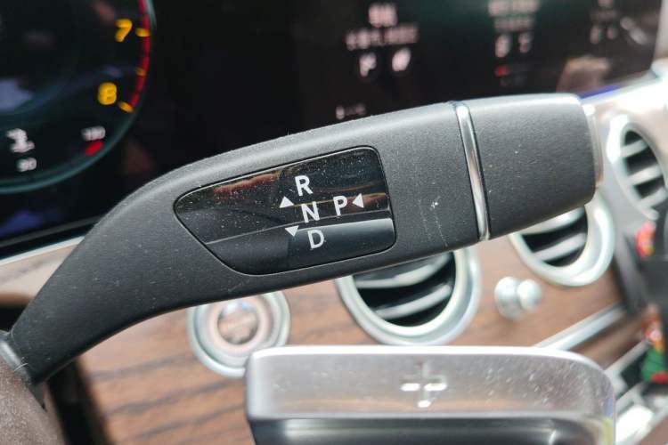 Used Mercedes-Benz E-Class 2023 E 260 L 4MATIC Gear Lever
