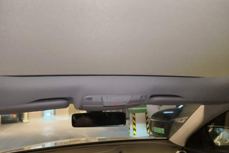 Used Mercedes-Benz E-Class 2023 Updated E 300 L Fashion Edition Headliner