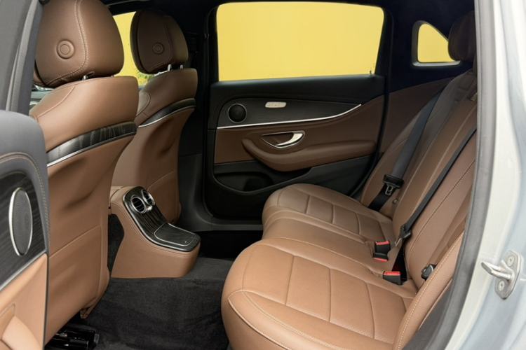 Used Mercedes-Benz E-Class 2023 E 260 L Sport Edition Interior 1