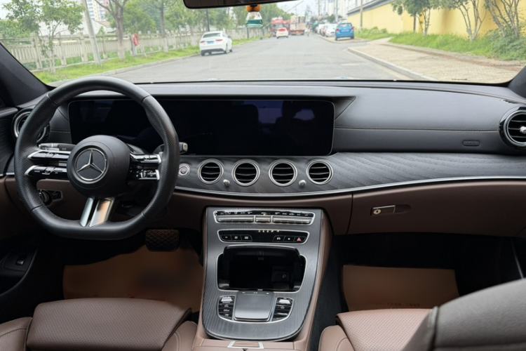 Used Mercedes-Benz E-Class 2023 E 260 L Sport Edition Interior 10