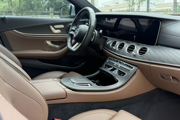 Used Mercedes-Benz E-Class 2023 E 260 L Sport Edition Interior 4