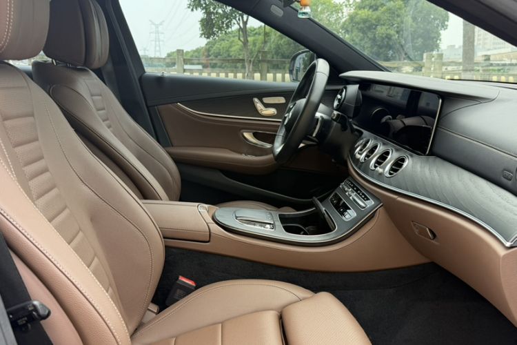 Used Mercedes-Benz E-Class 2023 E 260 L Sport Edition Interior 8
