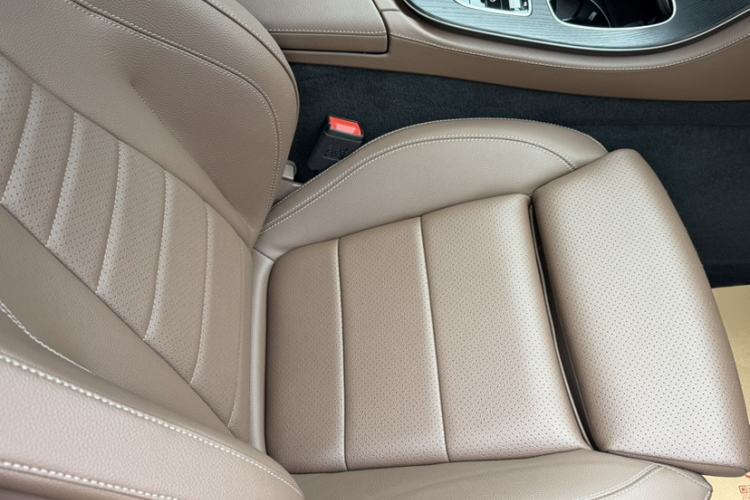 Used Mercedes-Benz E-Class 2023 E 260 L Sport Edition Interior 9