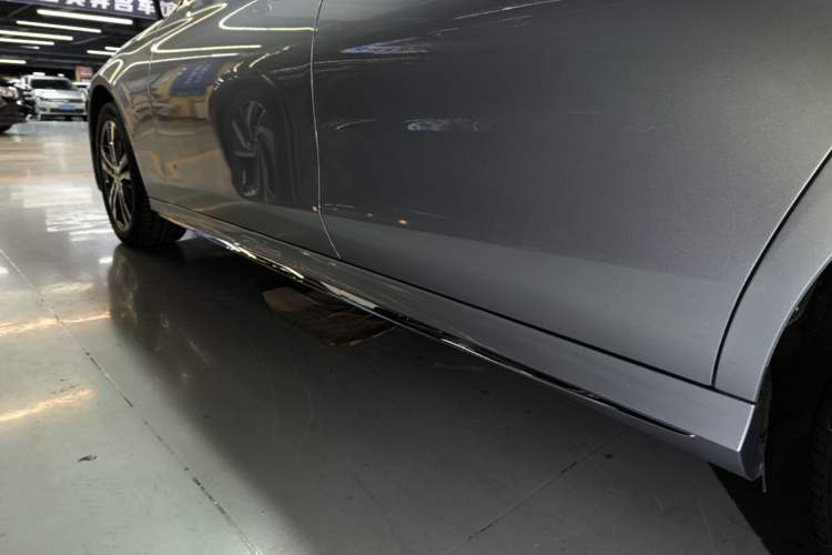 Used Mercedes-Benz E-Class 2023 E 260 L Sport Edition Left Side Sill