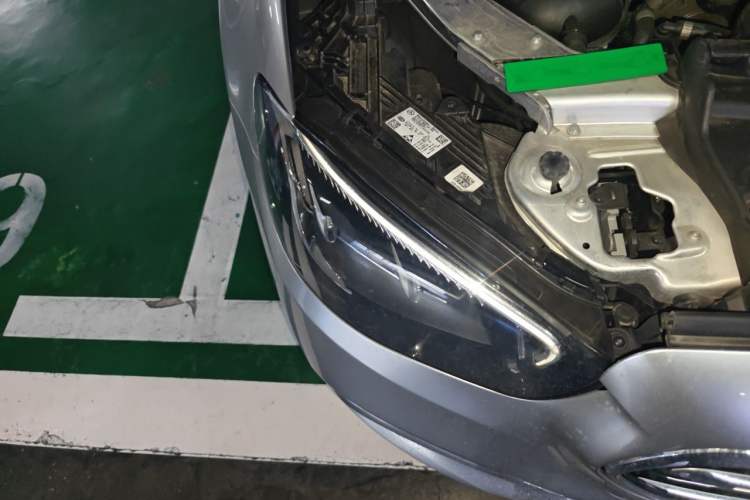 Used Mercedes-Benz E-Class 2023 E 300 L Luxury Model Right Front Headlight