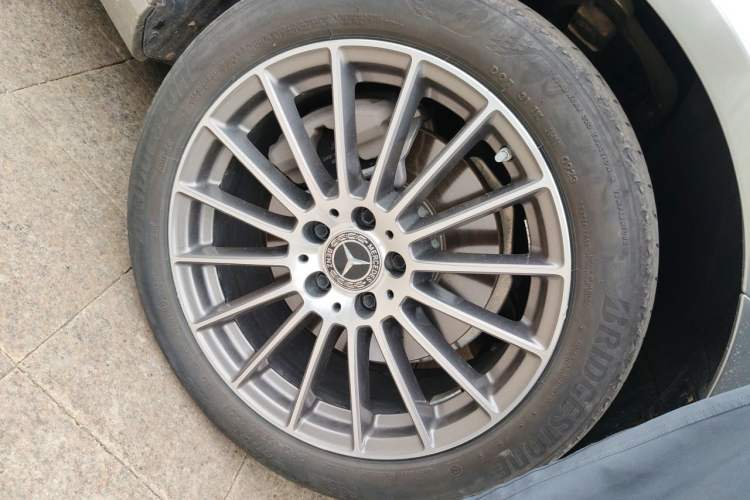 Used Mercedes-Benz E-Class 2023 E 260 L 4MATIC Right Front Wheel Hub